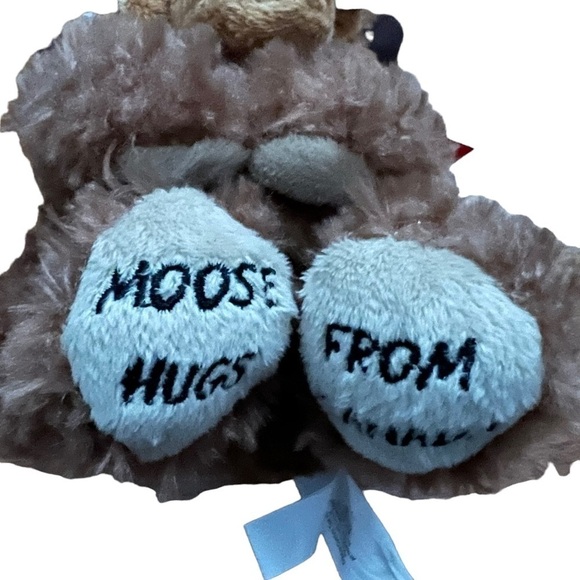 Creature Comforts Toys Moose & Baby Hugs from Canada Souvenir Stuffed Animal - Picture 3 of 10